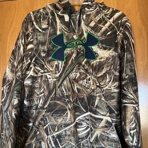 Men/women’s medium Under Armour hoodie camo